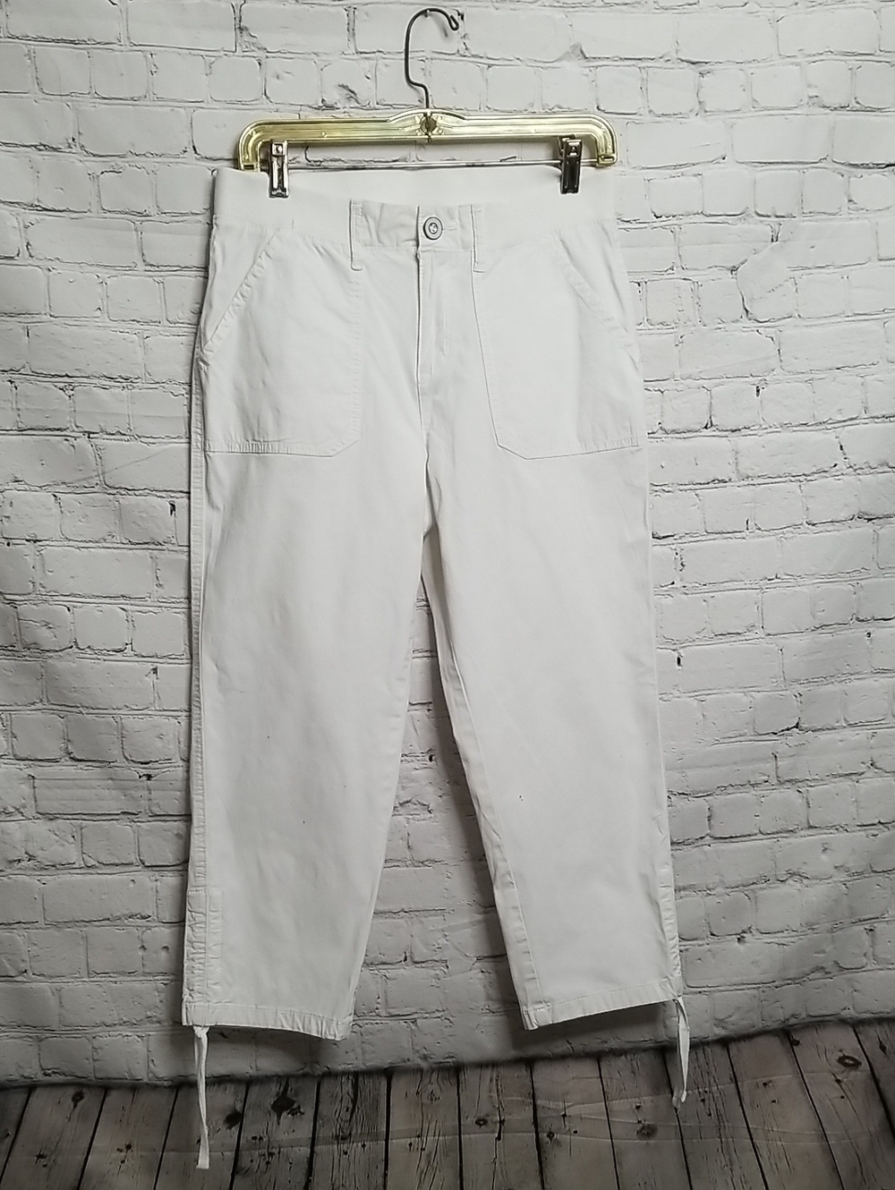 Style & Co. womens pants size 6 white w/ ankle ties GUC